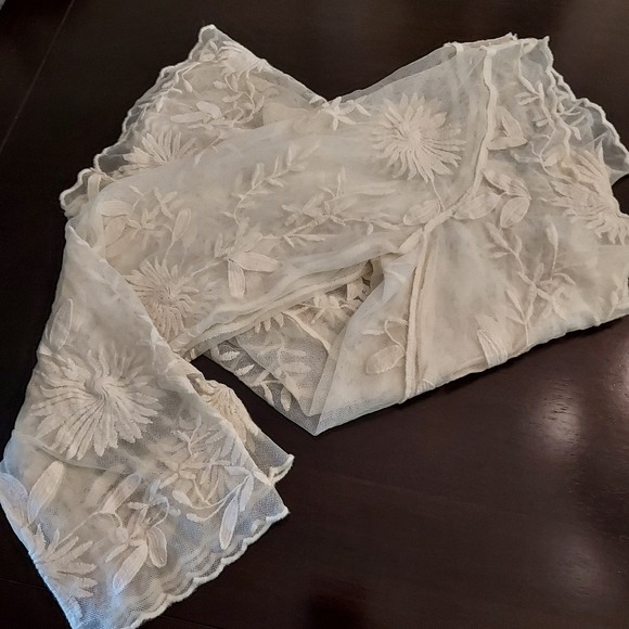 Clean Lace Top by Everleigh: Size L - Picture 2 of 8